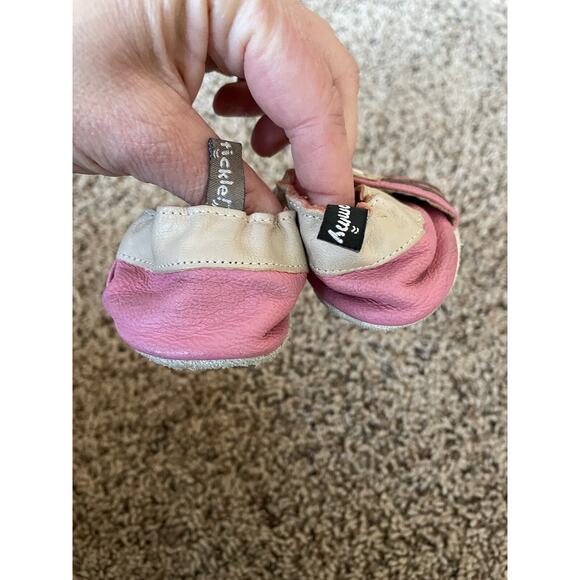 Tommy Tickle sz. 0-6 mo. soft baby shoes. Adorable - Picture 2 of 11